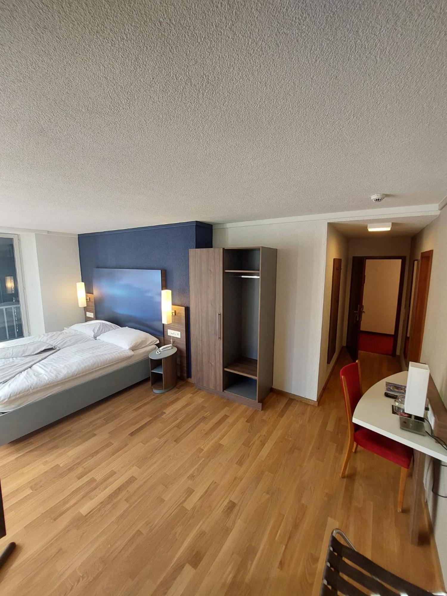 Hotel Post Glarnerhof グラールス エクステリア 写真